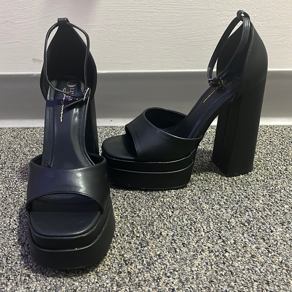 Barely worn black platform heels!